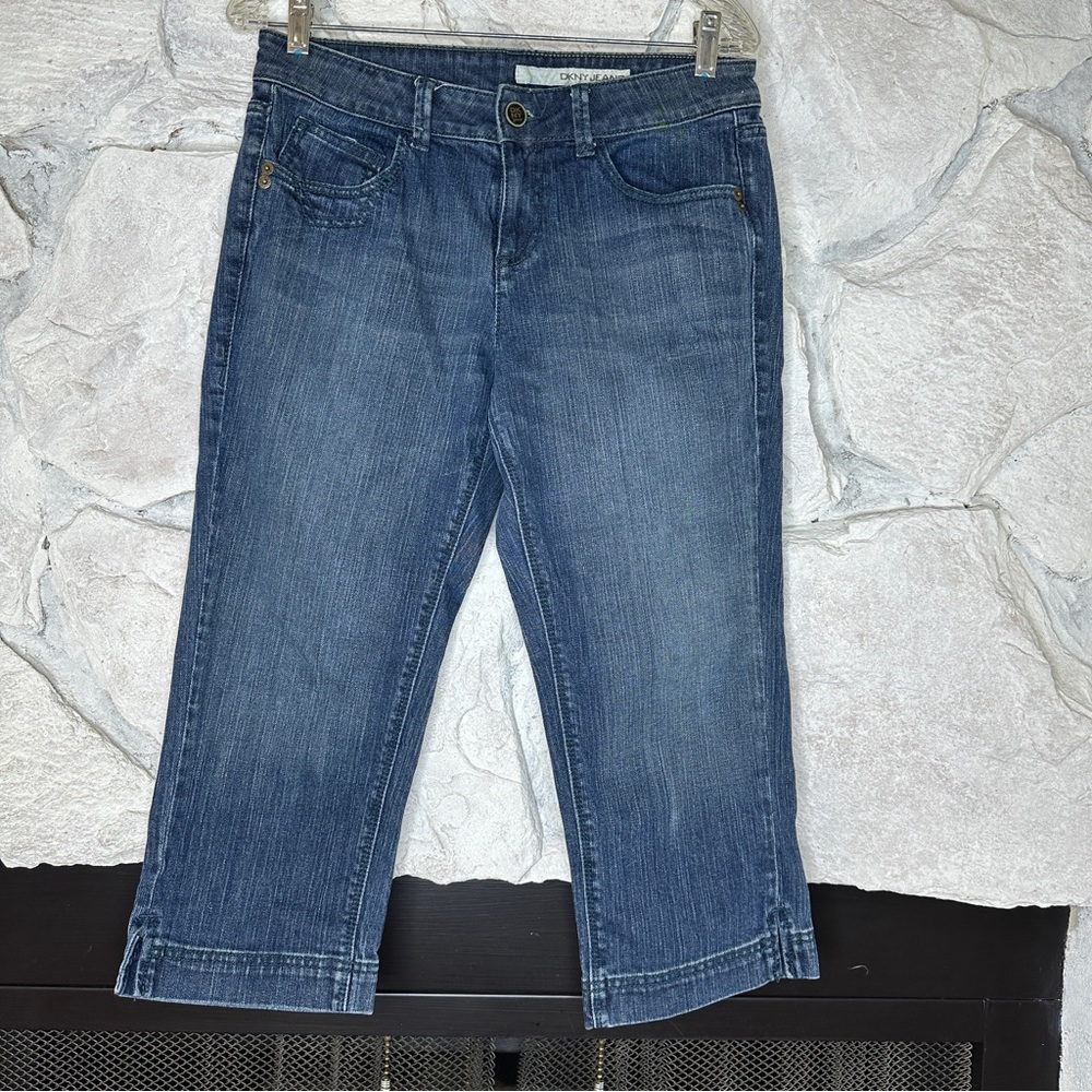 Dkny | Women’s East Village Cropped Mid Rise Blue Denim Jeans w/Stretch, Size 8